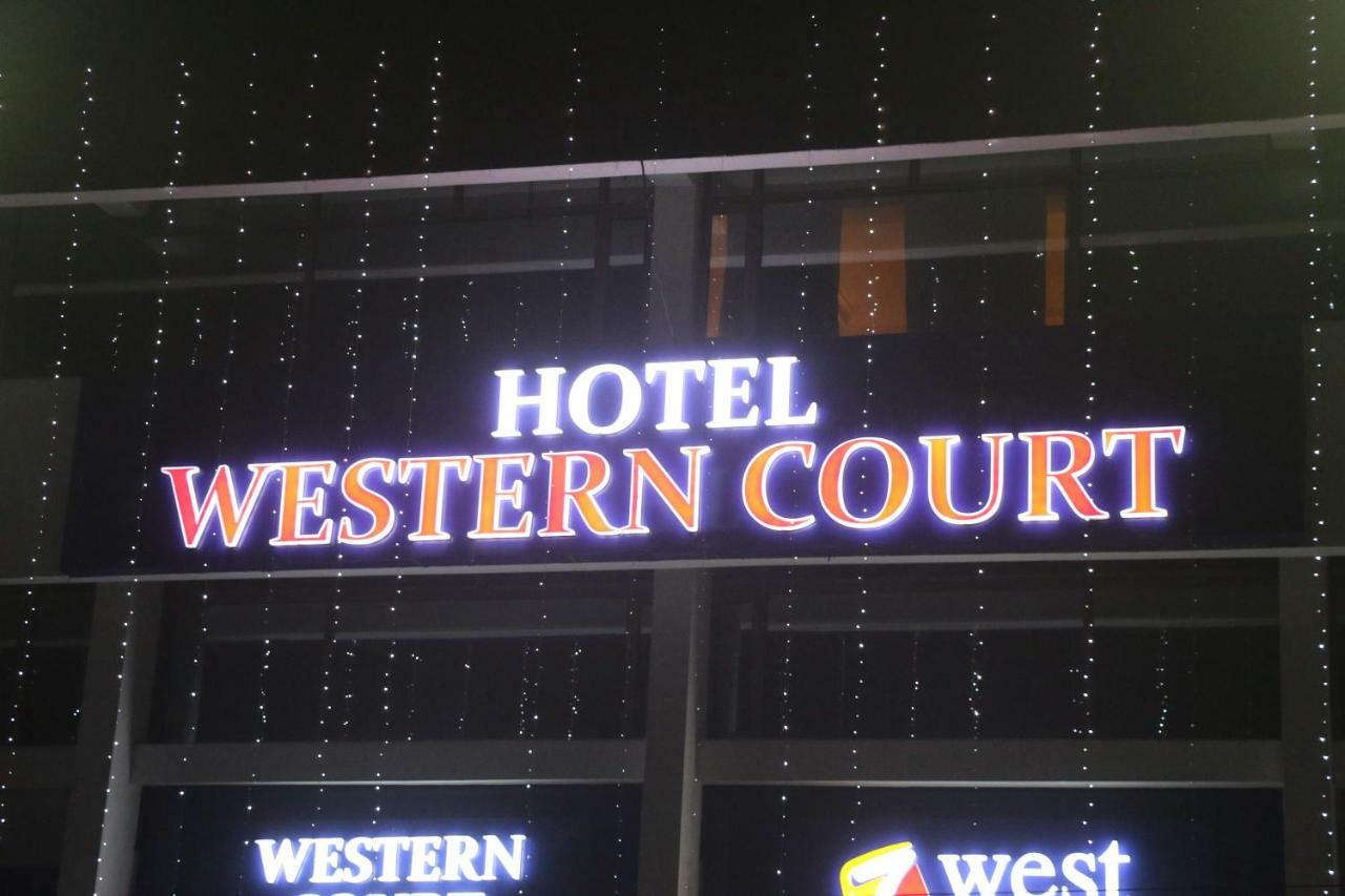 Hotel Western Court Csandígarh Kültér fotó