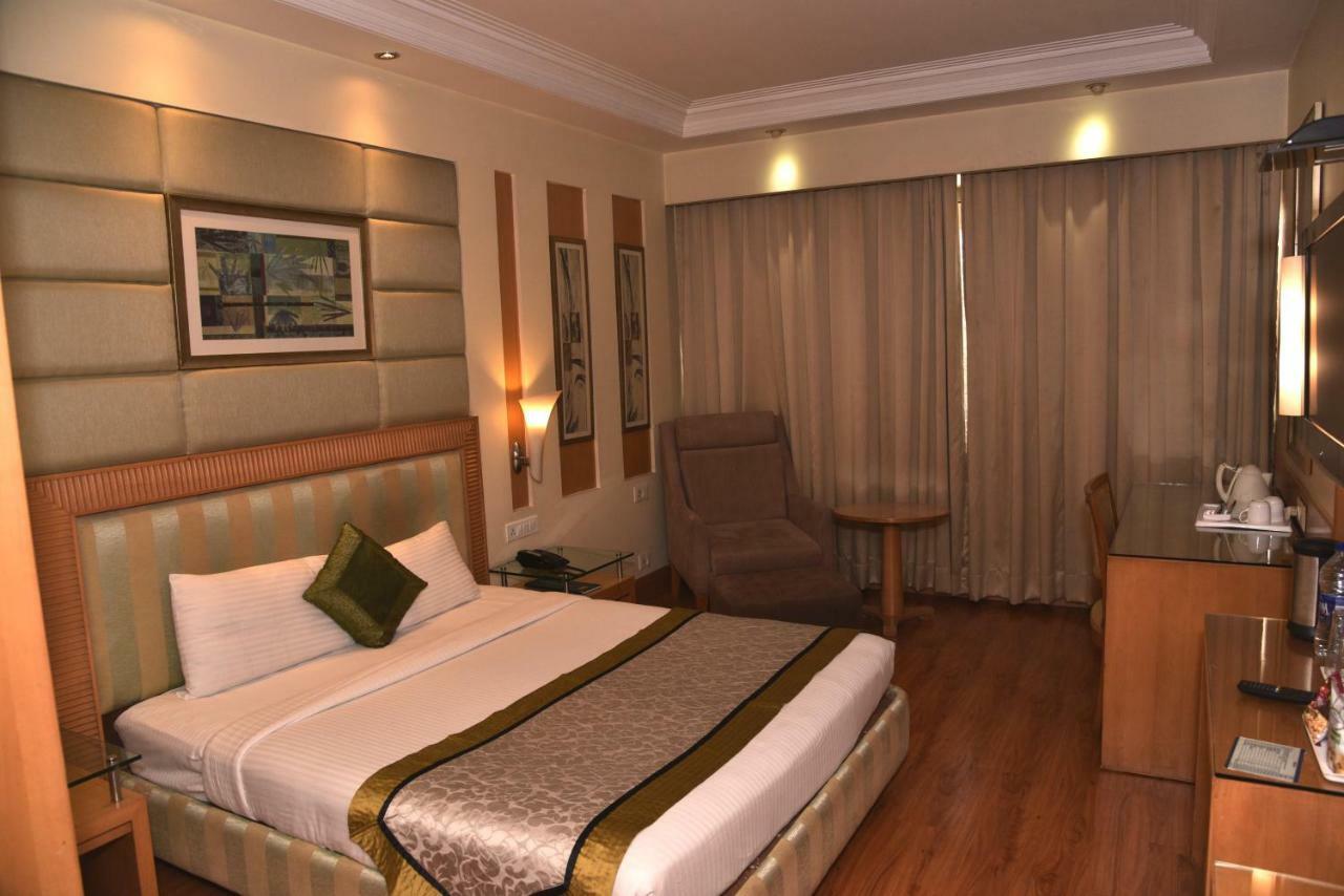 Hotel Western Court Csandígarh Kültér fotó