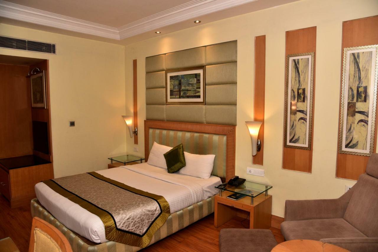 Hotel Western Court Csandígarh Kültér fotó